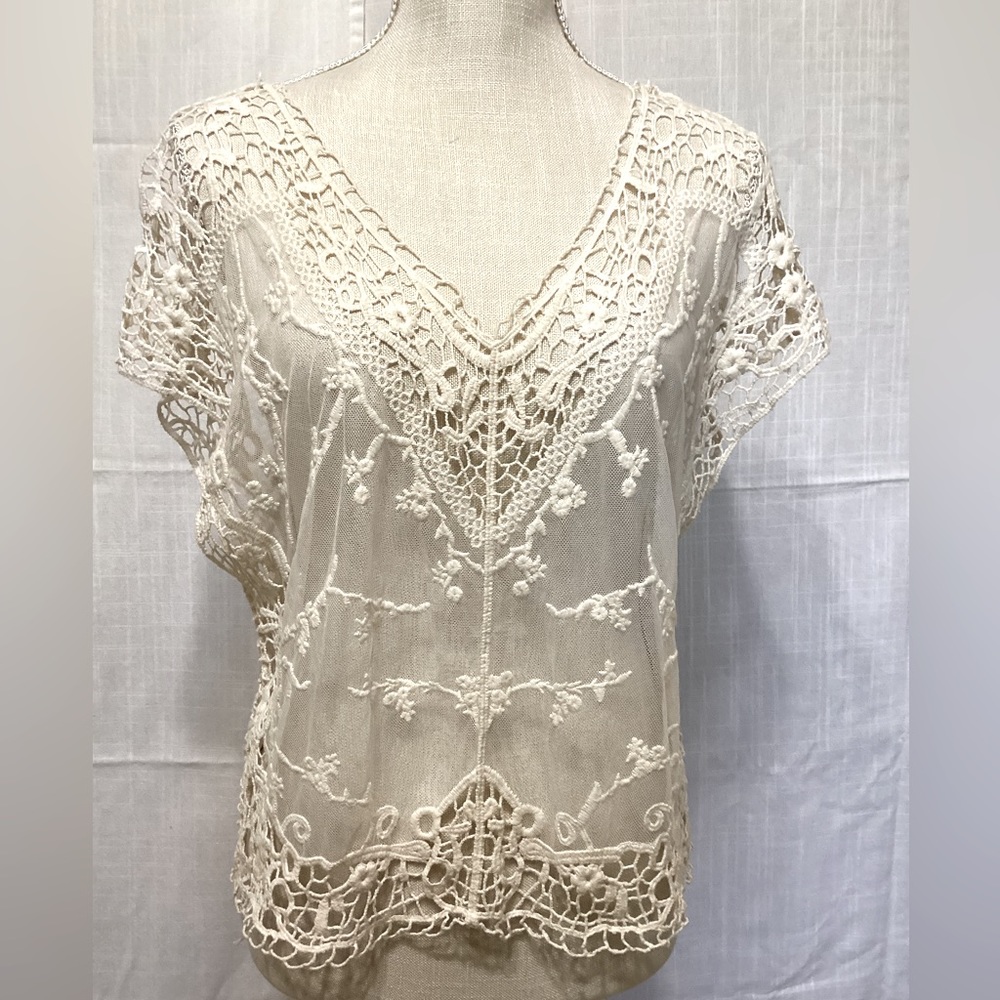 Crochet Mesh V-Neckline Lightweight Top | Creamy White
